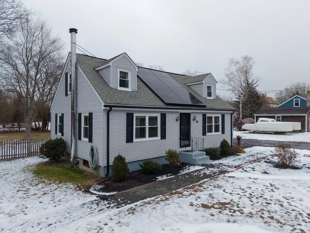 $575,000 | 4 Narrows Road, Freetown, MA 02702