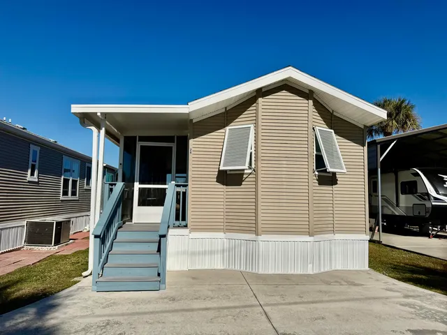 a view of a lake with house