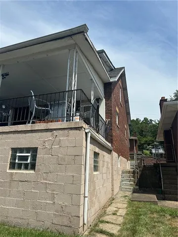 a house view with a outdoor space