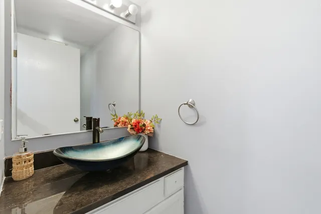 $405,000 | 2860 Bridgeport Lane, Aurora, IL 60504