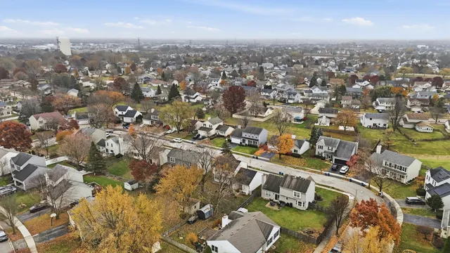 $405,000 | 2860 Bridgeport Lane, Aurora, IL 60504