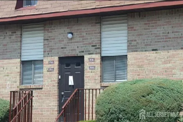 $299,999 | 710 North Oaks Boulevard, North Brunswick, NJ 08902