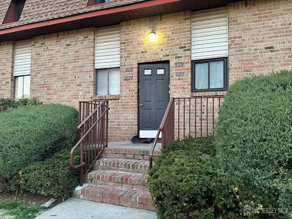 $299,999 | 710 North Oaks Boulevard, North Brunswick, NJ 08902