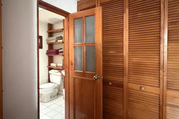 a view of entryway and patio