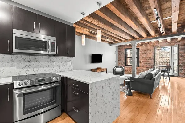 $1,075,000 | 28 Atlantic Avenue, Unit 314, Boston, MA 02110