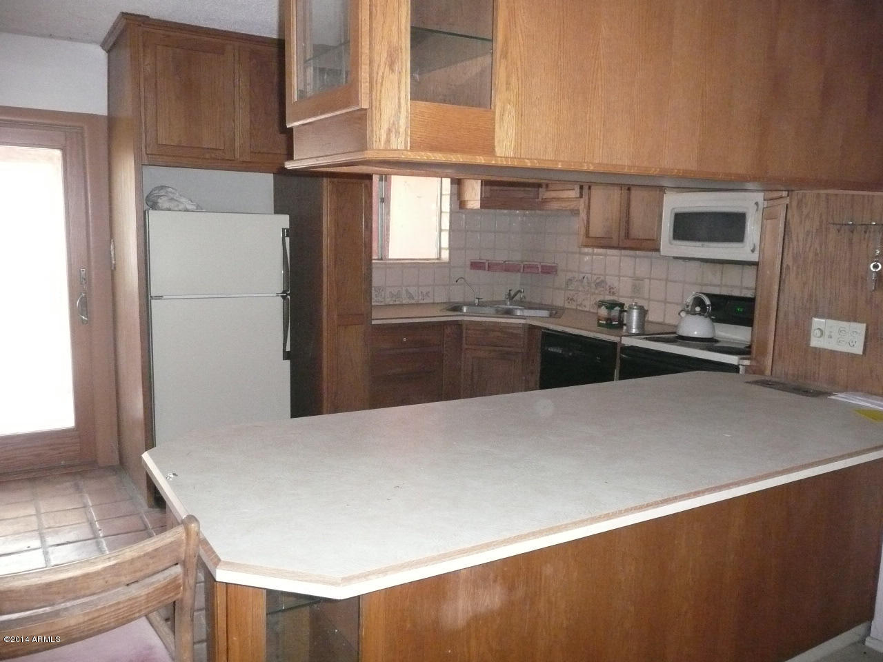 2535 West Dobbins Road Phoenix, AZ 85041 - Photo 7 of 10 Breakfast bar