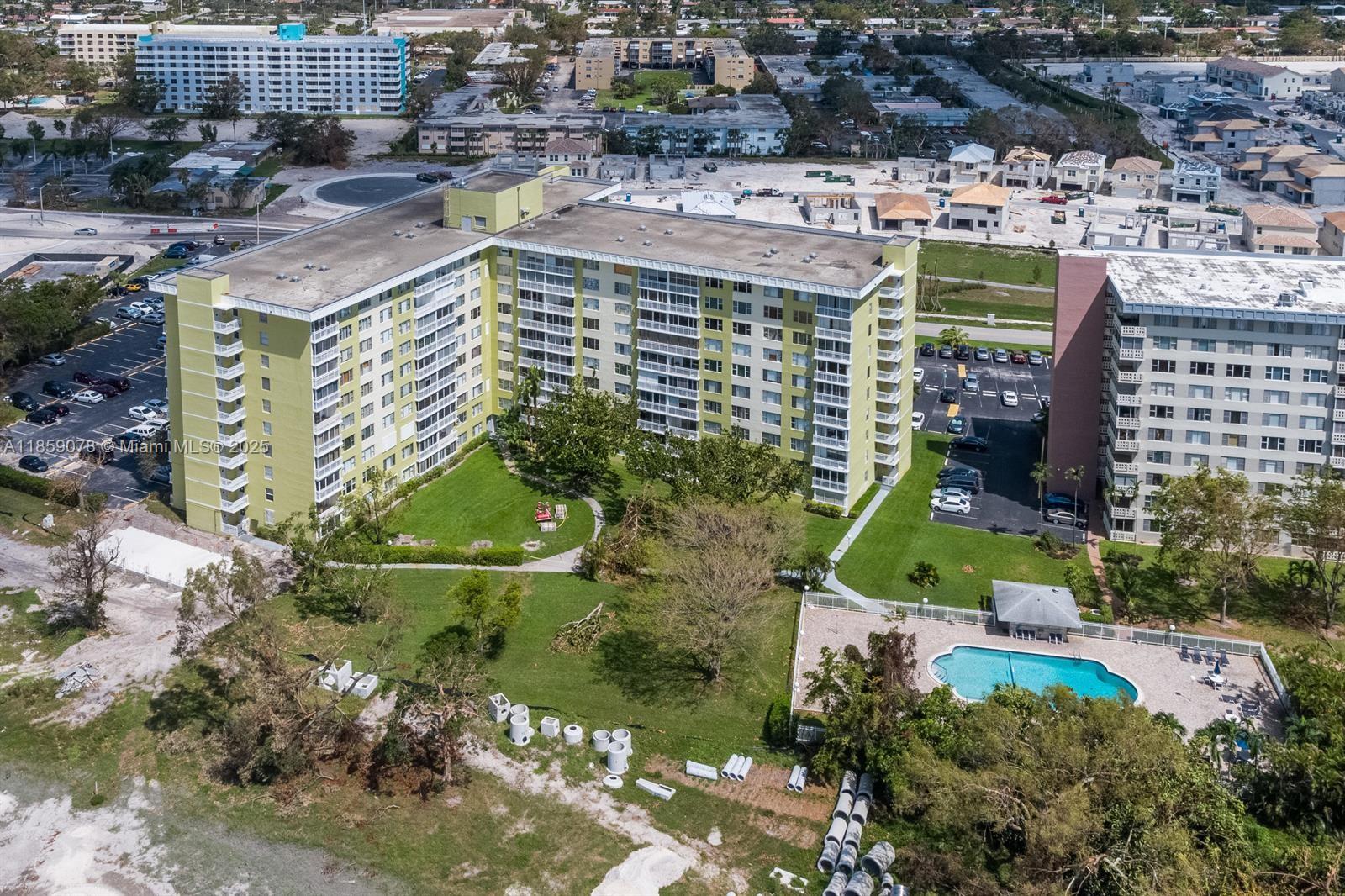 4400 Hillcrest Drive, Unit 520C Hollywood, FL 33021 - Photo 2 of 18 a picture of city view