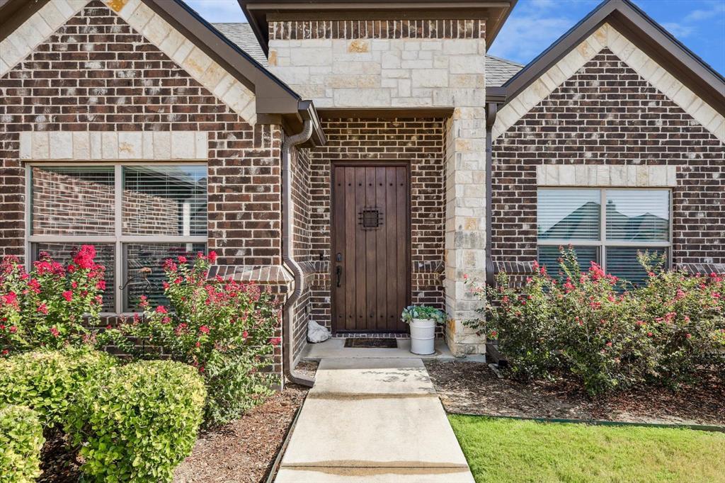 707 Chaparral Road Sanger, TX 76266 - Photo 5 of 32