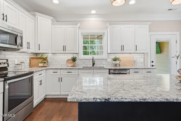$580,000 | 2630 Edinburgh Channel Road, Kingsport, TN 37664