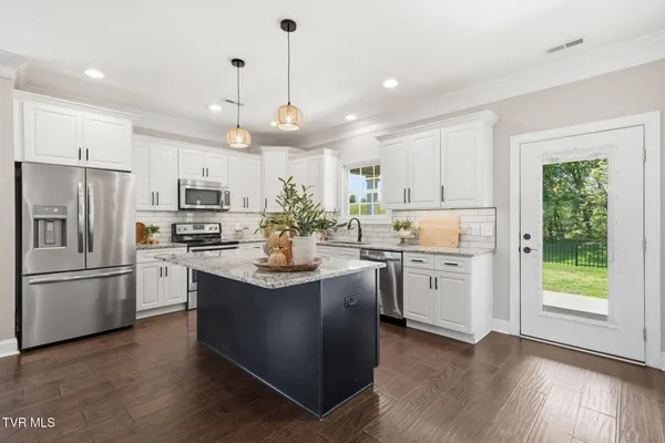 $580,000 | 2630 Edinburgh Channel Road, Kingsport, TN 37664