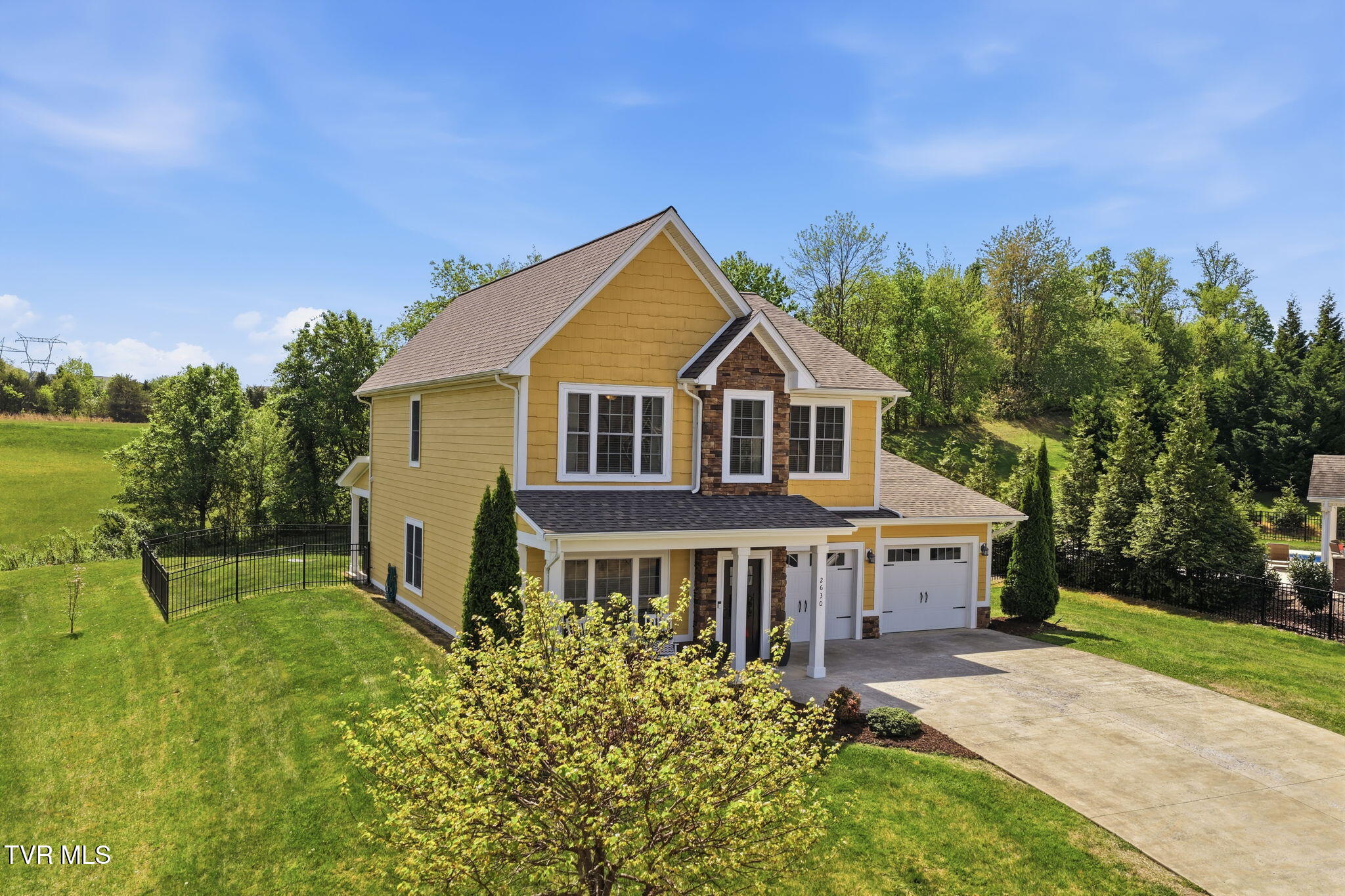 2630 Edinburgh Channel Road Kingsport, TN 37664 - Photo 2 of 61 19-web-or-mls-004_DJI_20260415122111_088