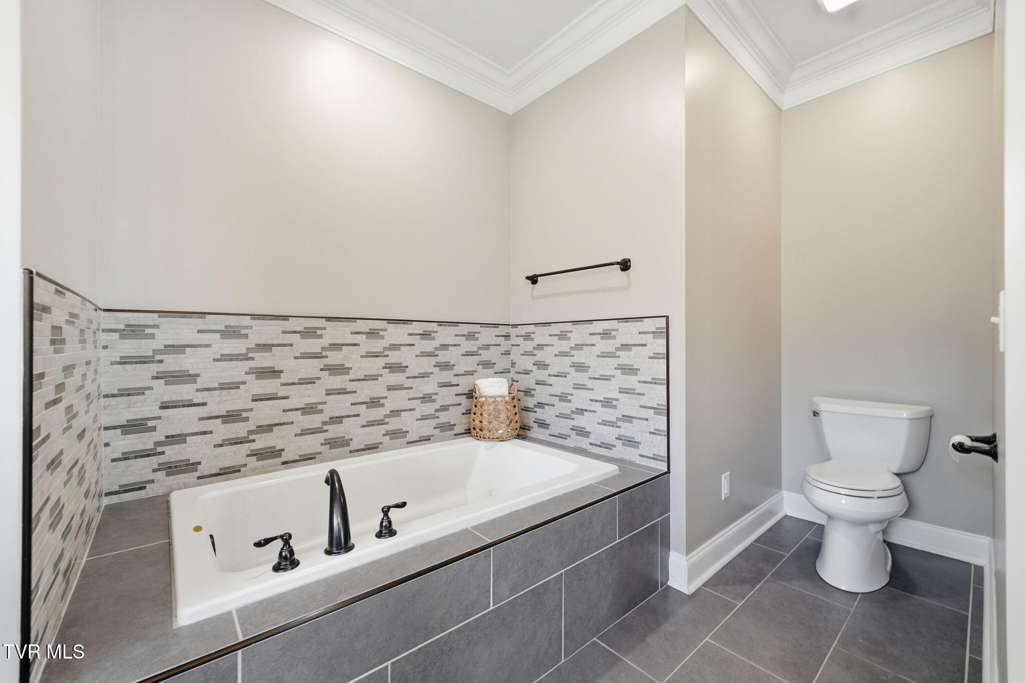 2630 Edinburgh Channel Road Kingsport, TN 37664 - Photo 25 of 61 43-web-or-mls-040_DSC09537