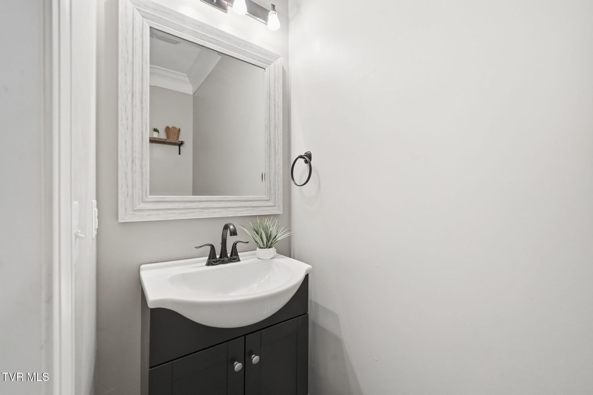 2630 Edinburgh Channel Road Kingsport, TN 37664 - Photo 27 of 61 52-web-or-mls-036_DSC09502