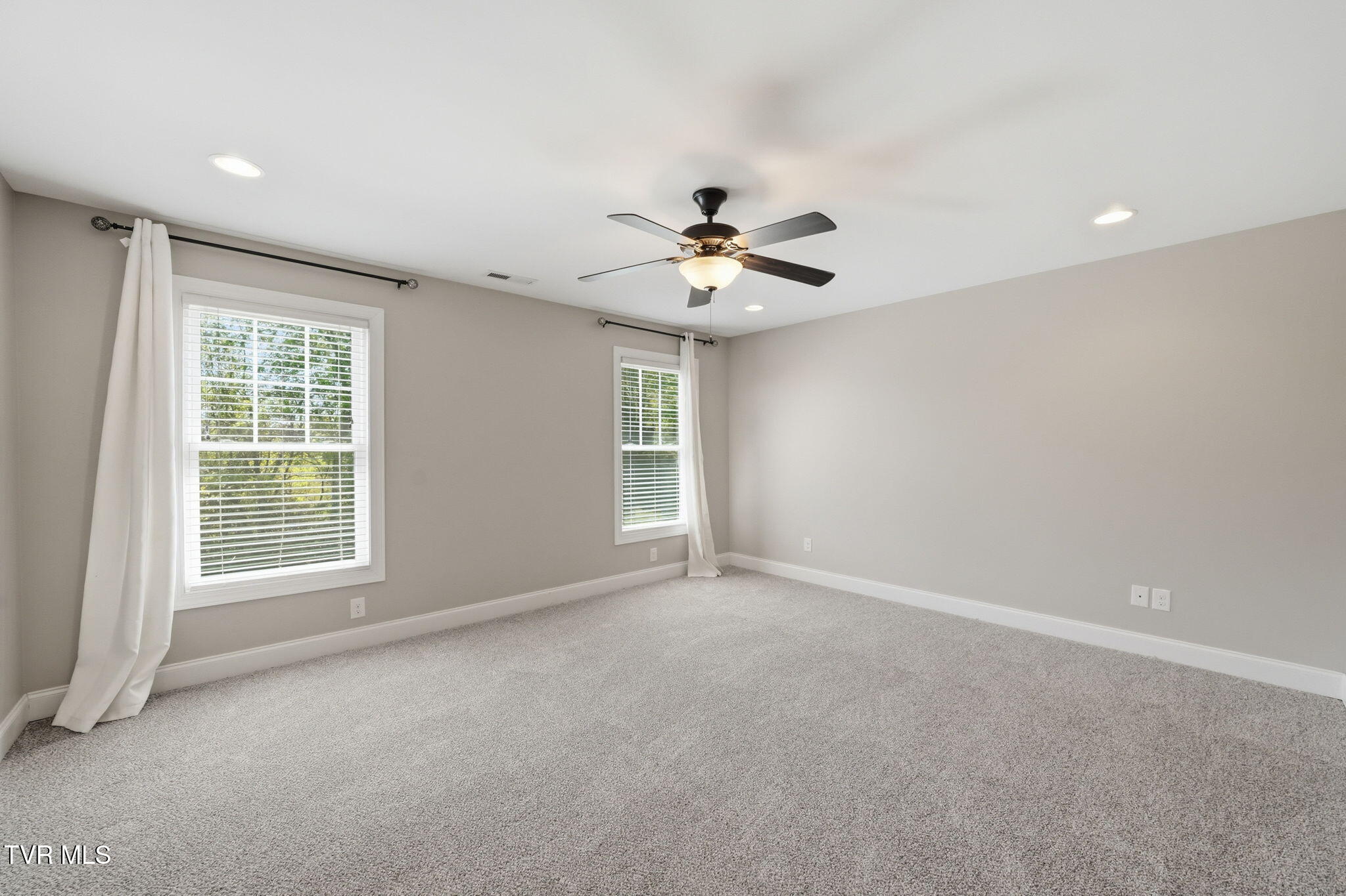 2630 Edinburgh Channel Road Kingsport, TN 37664 - Photo 29 of 61 34-web-or-mls-026_DSC09602