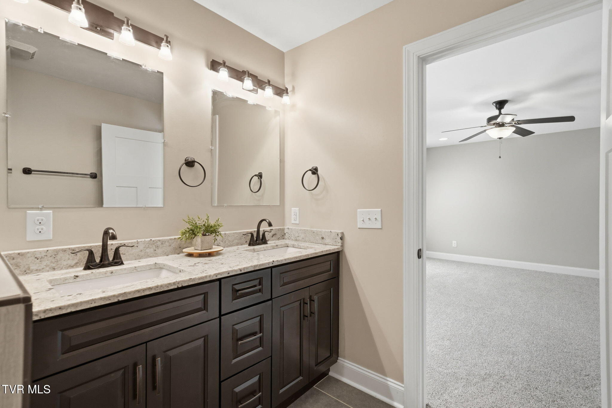 2630 Edinburgh Channel Road Kingsport, TN 37664 - Photo 33 of 61 42-web-or-mls-045_DSC09642