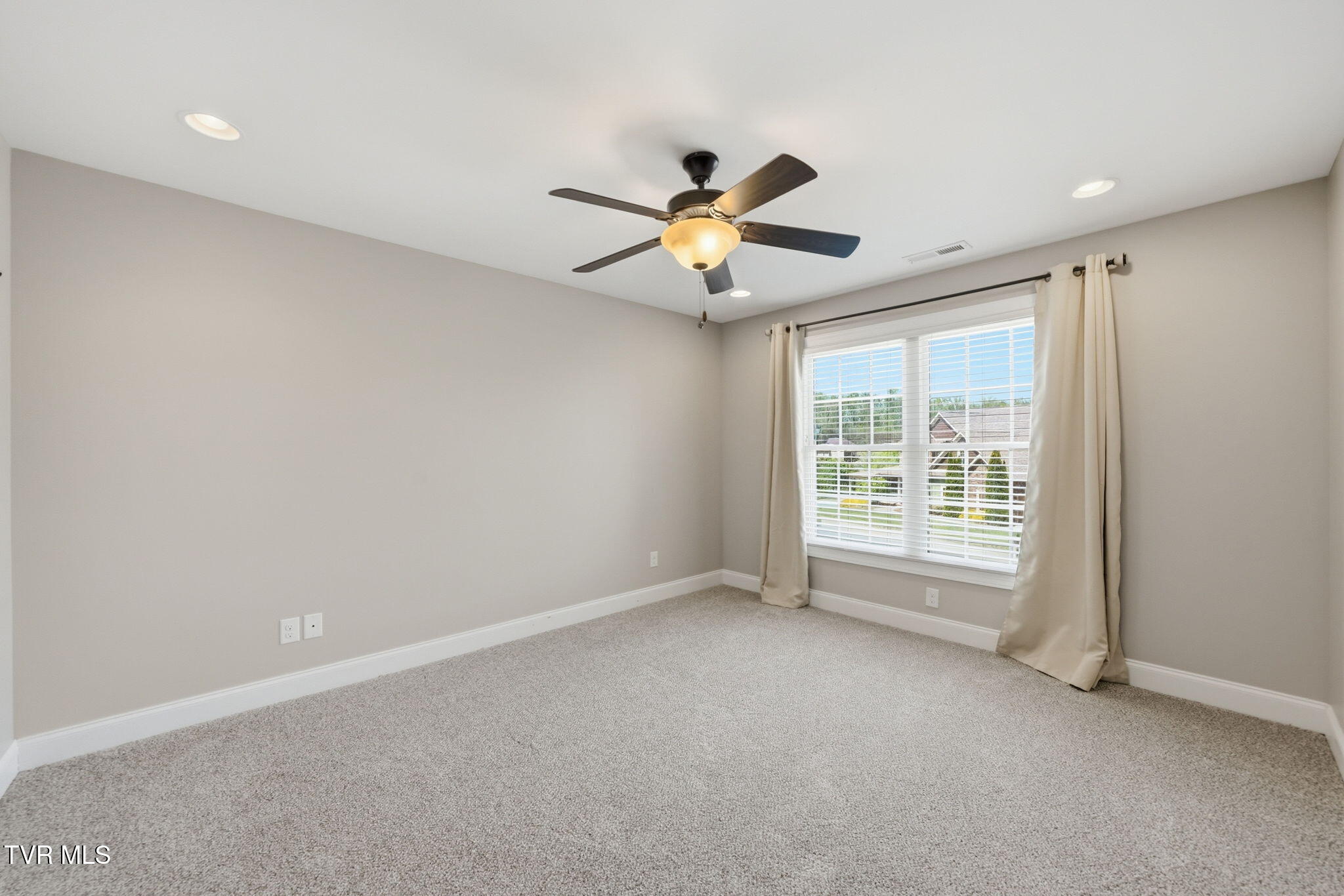 2630 Edinburgh Channel Road Kingsport, TN 37664 - Photo 41 of 61 50-web-or-mls-030_DSC09667