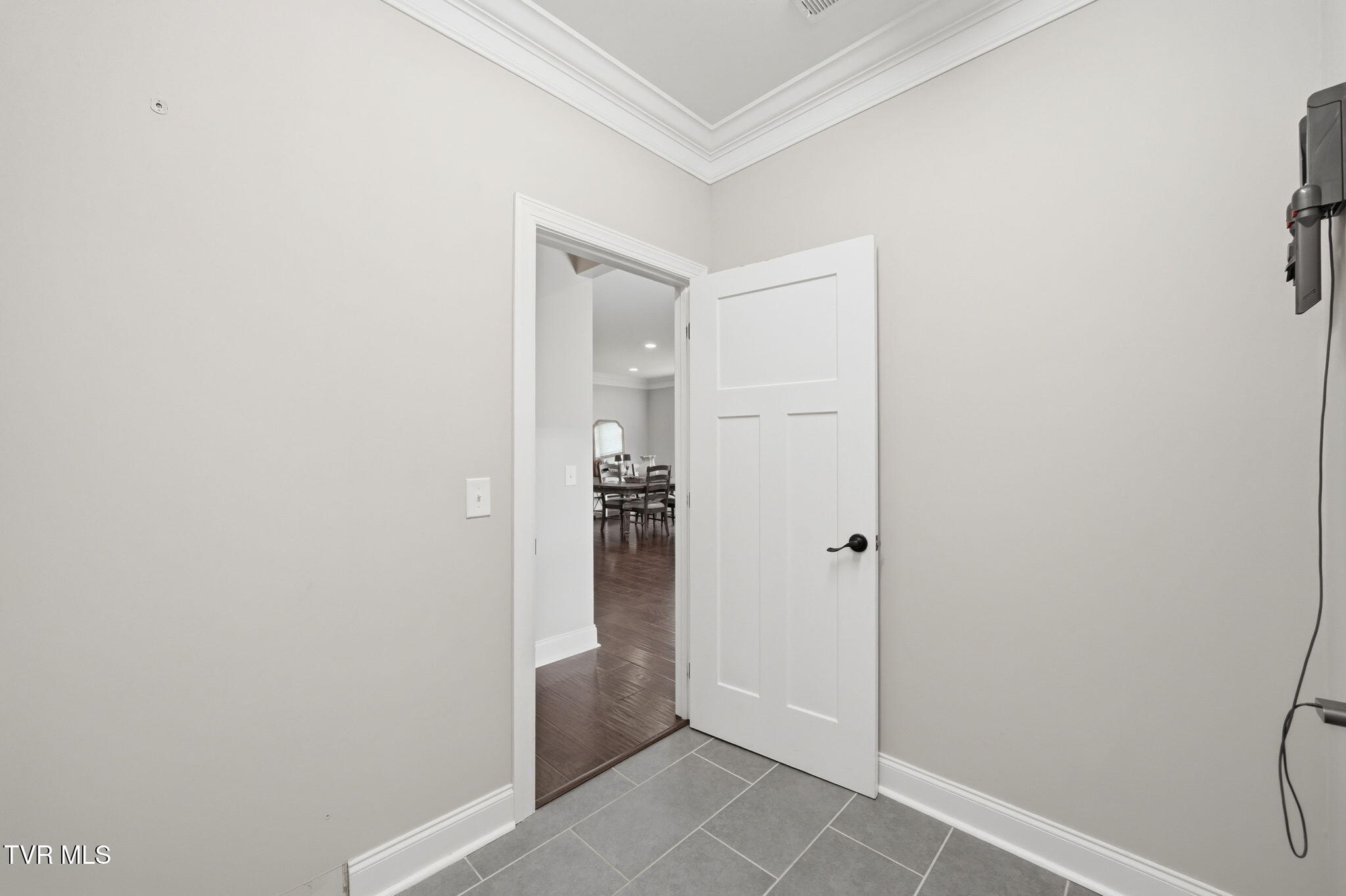 2630 Edinburgh Channel Road Kingsport, TN 37664 - Photo 43 of 61 48-web-or-mls-006_DSC09497