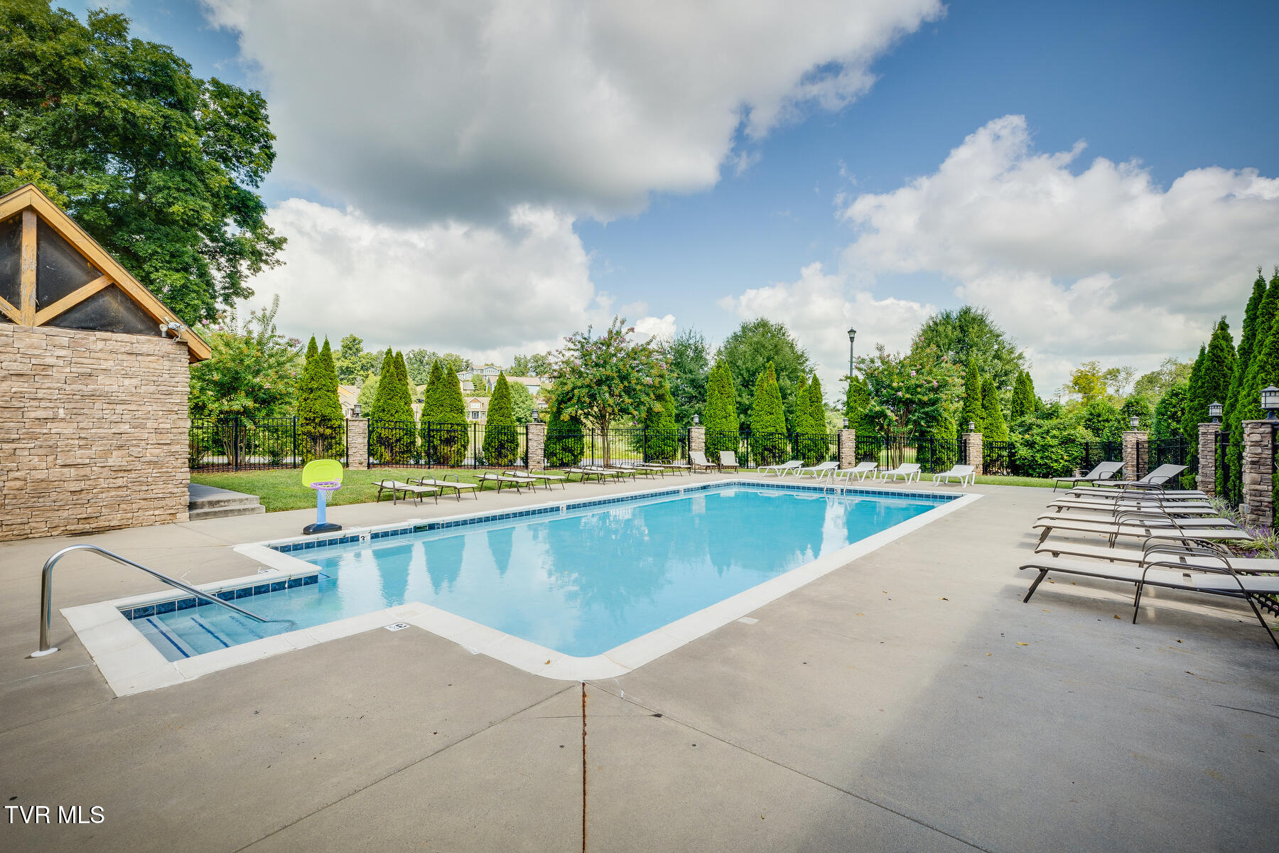 2630 Edinburgh Channel Road Kingsport, TN 37664 - Photo 55 of 61 203