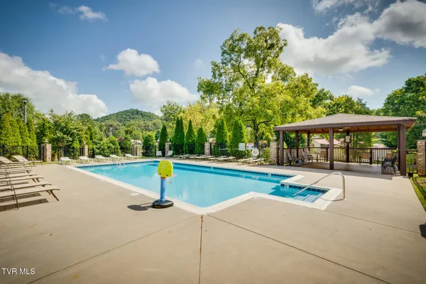 $580,000 | 2630 Edinburgh Channel Road, Kingsport, TN 37664