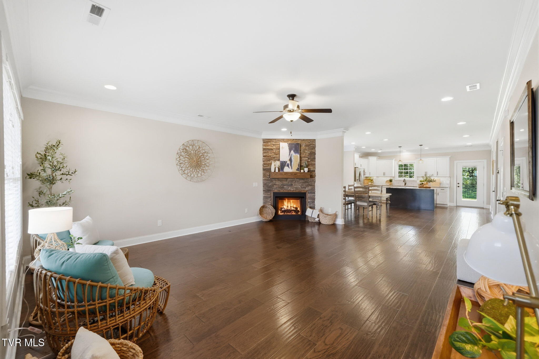 2630 Edinburgh Channel Road Kingsport, TN 37664 - Photo 8 of 61 53-web-or-mls-008_DSC09392_with_fire