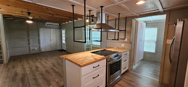 a kitchen that has a lot of cabinets in it