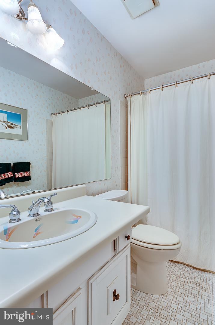 107 Farnwood Road Mount Laurel, NJ 08054 - Photo 20 of 22 Guest Bath