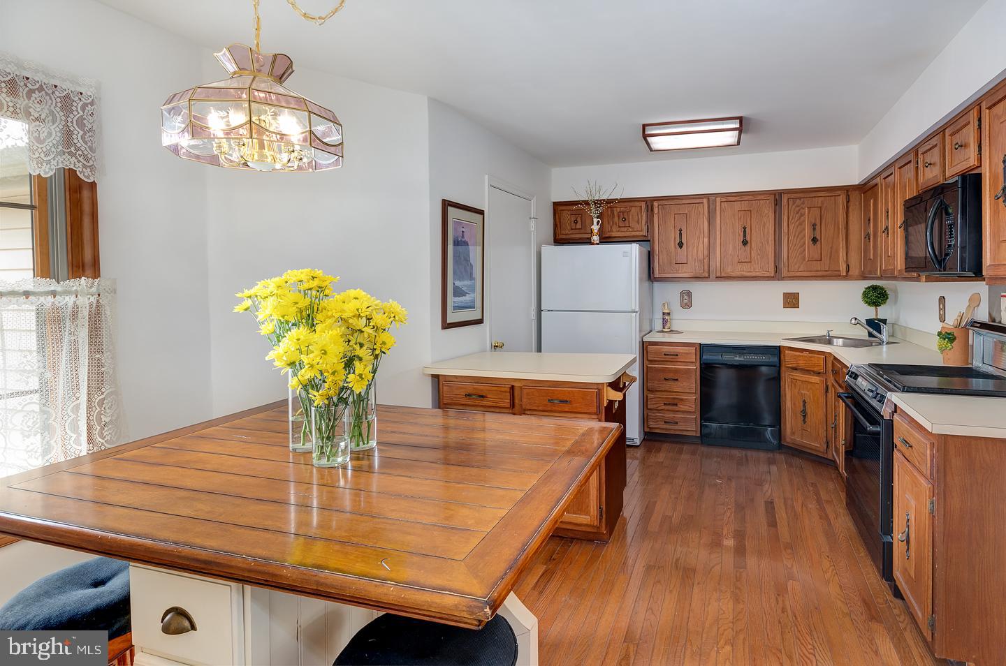 107 Farnwood Road Mount Laurel, NJ 08054 - Photo 4 of 22 Kitchen