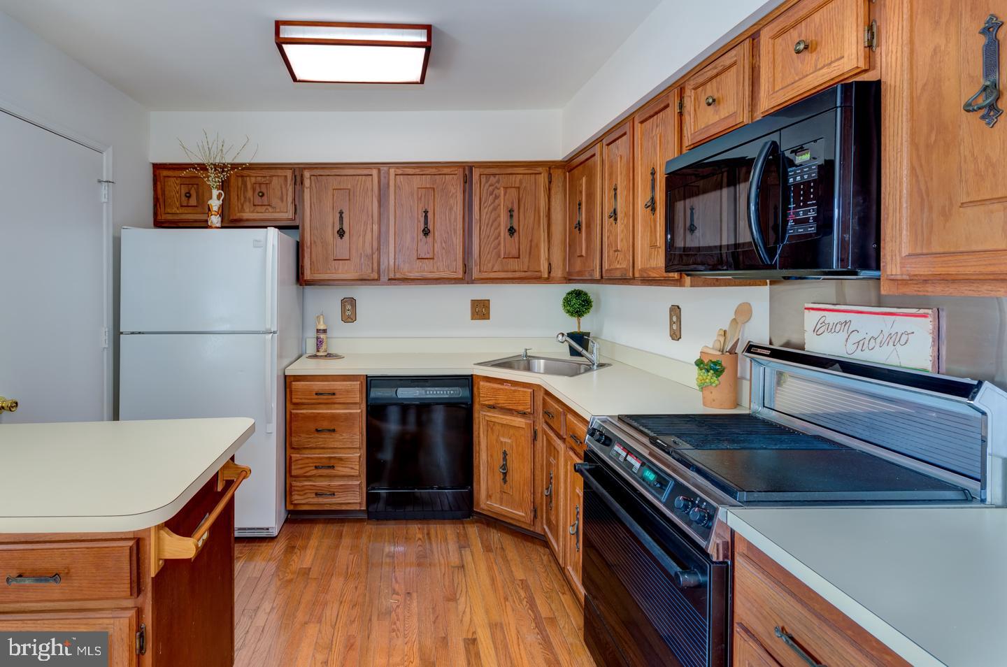 107 Farnwood Road Mount Laurel, NJ 08054 - Photo 5 of 22 Kitchen