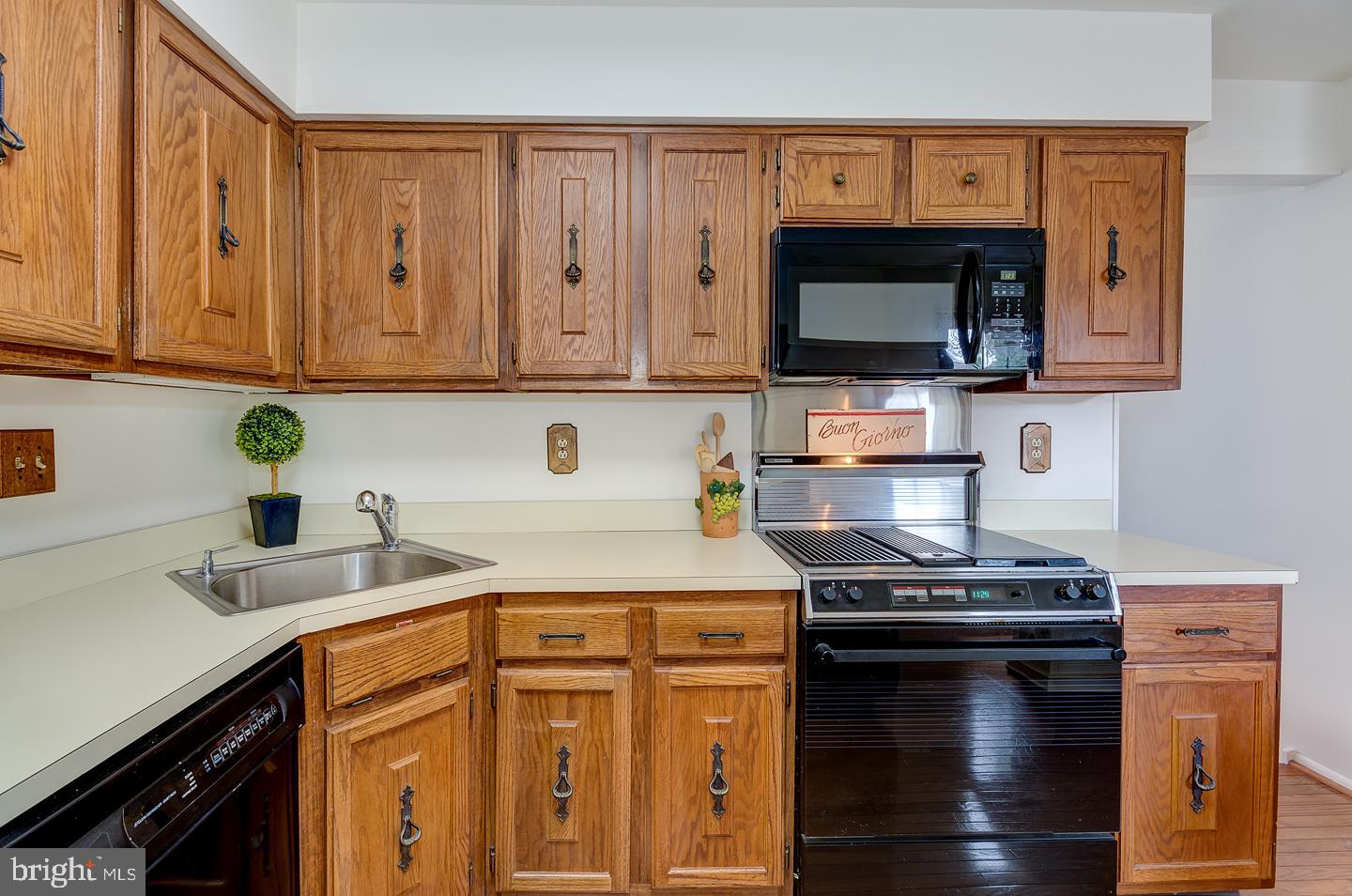 107 Farnwood Road Mount Laurel, NJ 08054 - Photo 6 of 22 Kitchen