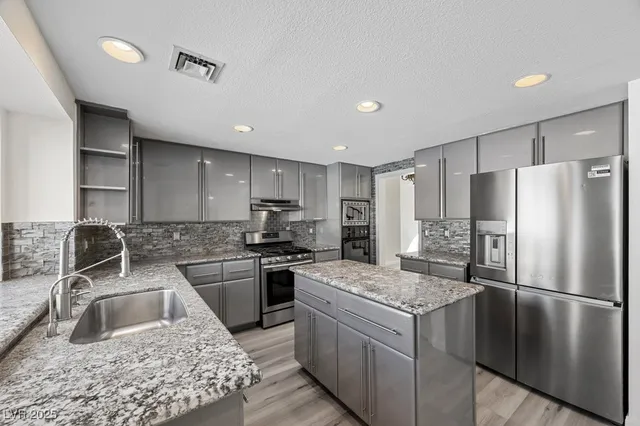 $3,450 | 8420 Haven Brook Court, Las Vegas, NV 89128