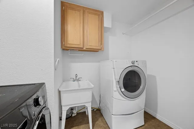 $3,450 | 8420 Haven Brook Court, Las Vegas, NV 89128