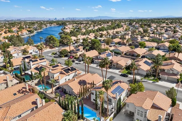 $3,450 | 8420 Haven Brook Court, Las Vegas, NV 89128