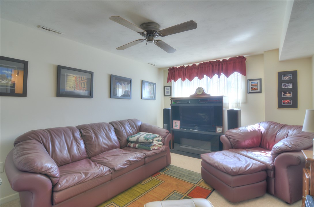8 Whippoorwill Drive Decatur, IL 62526 - Photo 19 of 33 LL Family room