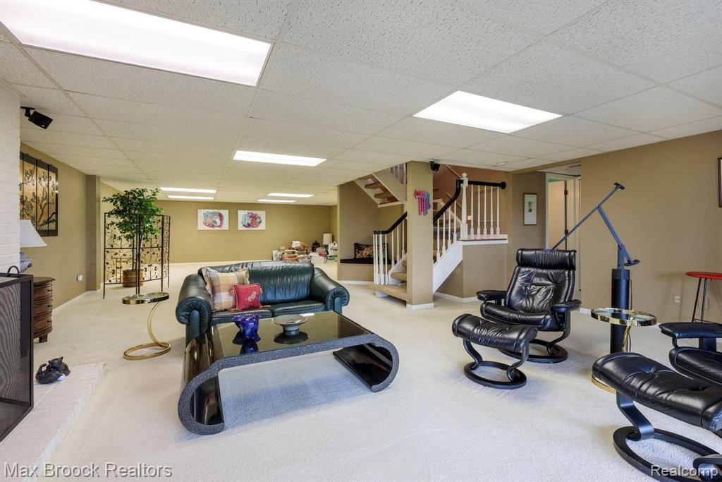 944 Green View Court Rochester Hills, MI 48307 - Photo 25 of 36