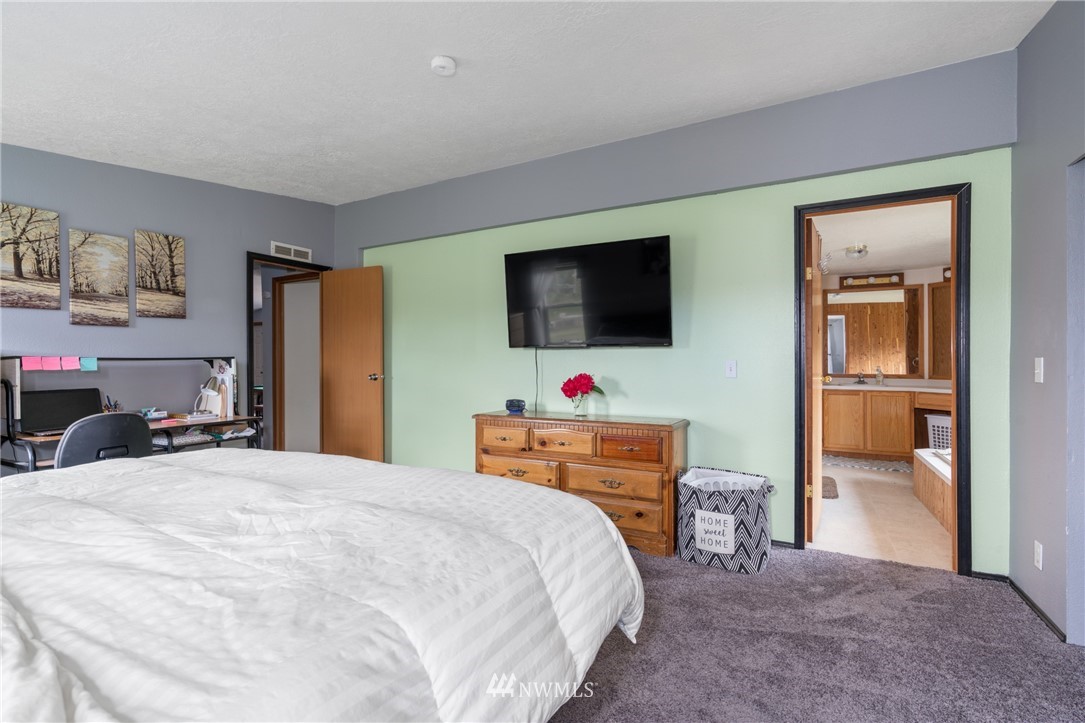 1920 Bloomhardt Road Raymond, WA 98577 - Photo 17 of 20 Gallery Image 17