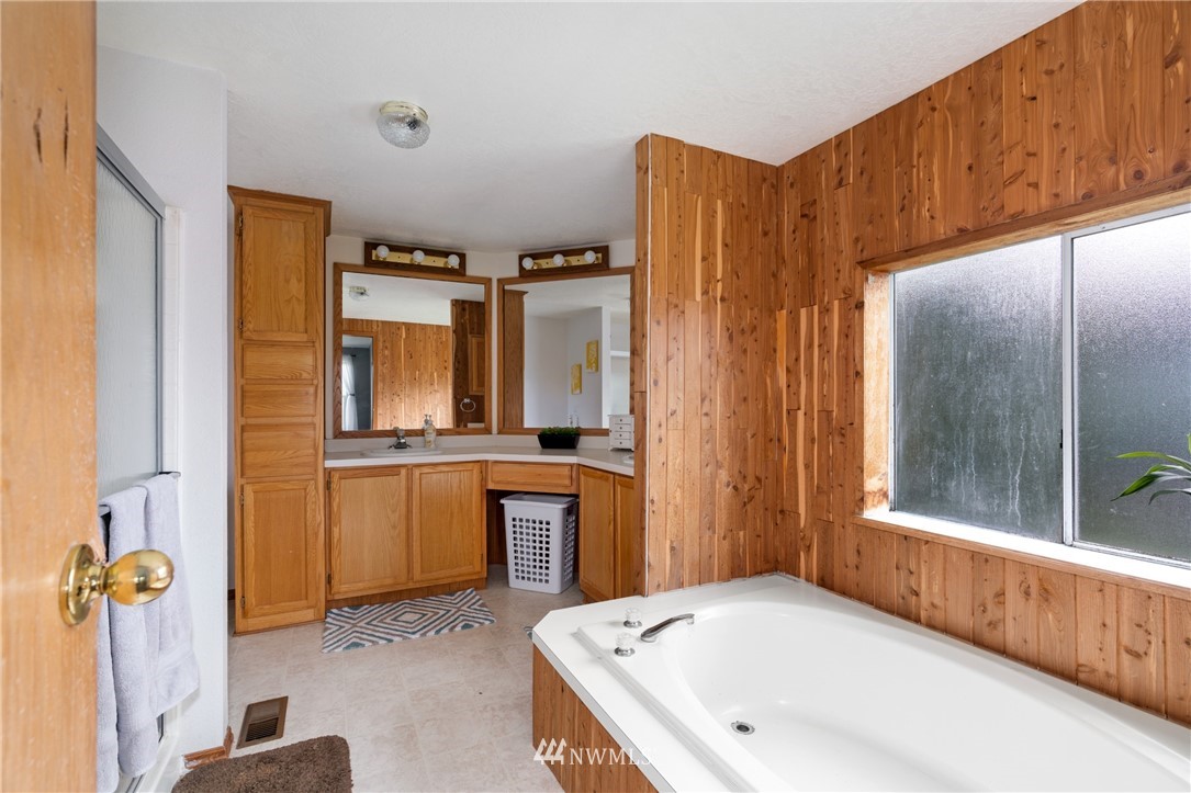 1920 Bloomhardt Road Raymond, WA 98577 - Photo 18 of 20 Gallery Image 18