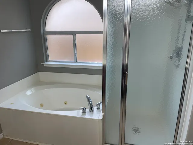 $2,300 | 10935 Palomino Bend, San Antonio, TX 78254
