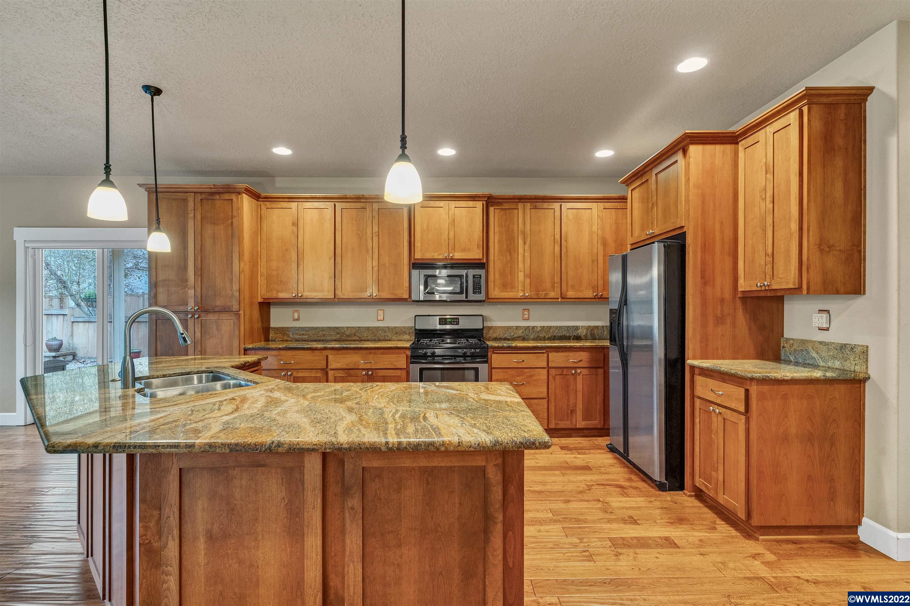 965 Pinetop Street Sweet Home, OR 97386 - Photo 8 of 27