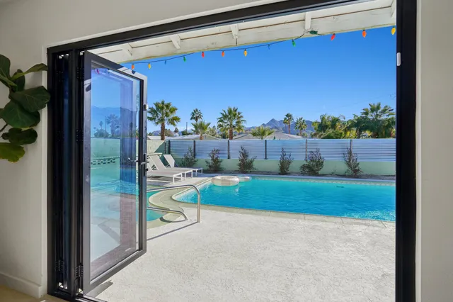 $1,000,000 | 3864 Calle San Raphael, Palm Springs, CA 92264