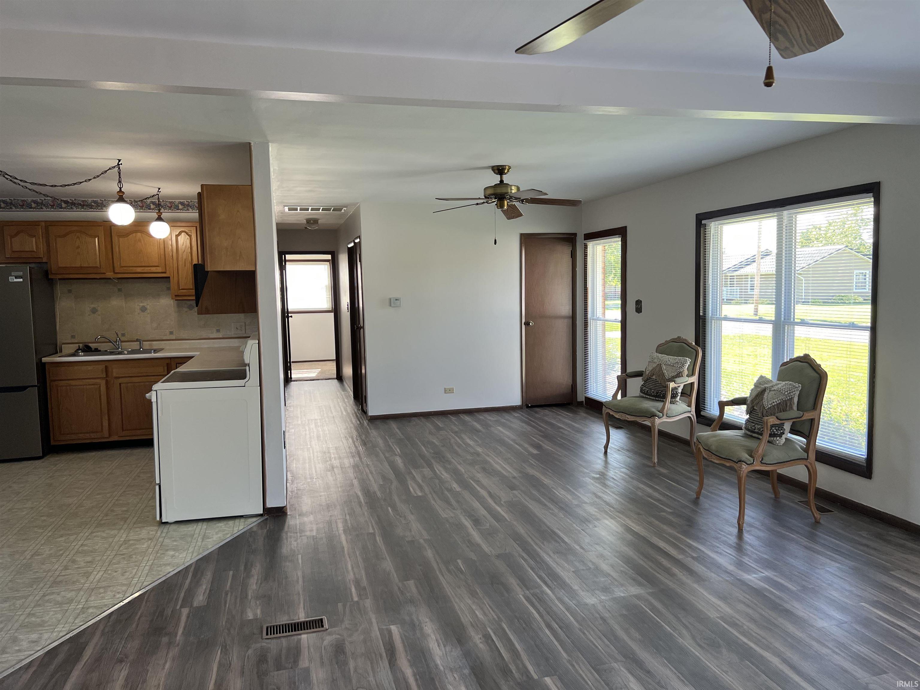 1818 Oak Street Linton, IN 47441 - Photo 5 of 17