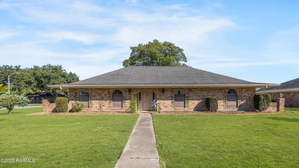 $1,800 | 512 Monarch Drive, Lafayette, LA 70506