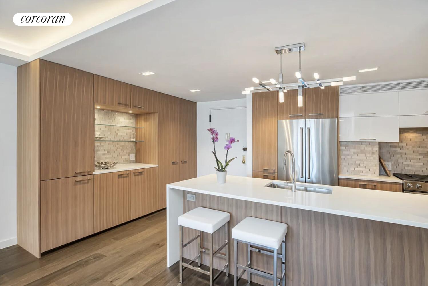 315 East 72nd Street, Unit 17J Manhattan, NY 10021 - Photo 2 of 7