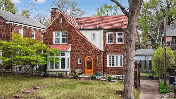 $539,000 | 7487 Kingsbury Boulevard, University City, MO 63130