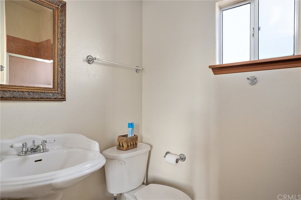 4295 Union Road Paso Robles, CA 93446 - Photo 27 of 39 a bathroom with a sink and a bathtub