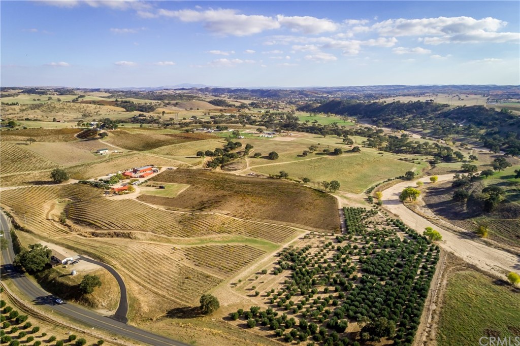 4295 Union Road Paso Robles, CA 93446 - Photo 33 of 39 a view of a city
