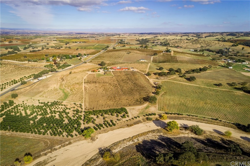 4295 Union Road Paso Robles, CA 93446 - Photo 36 of 39 a view of an ocean