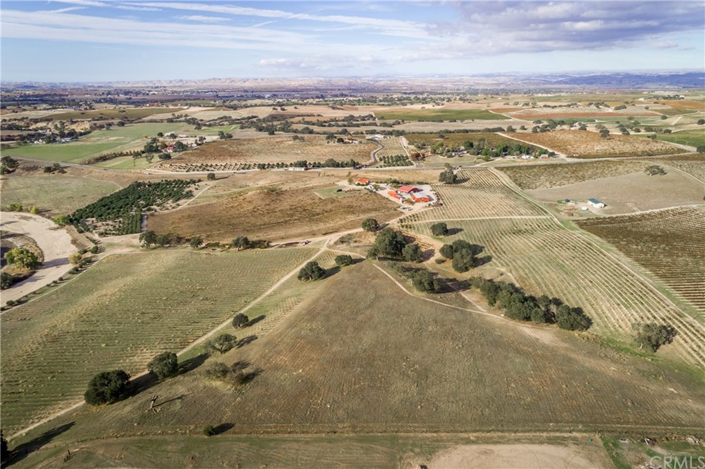 4295 Union Road Paso Robles, CA 93446 - Photo 38 of 39 an aerial view of ocean and residential houses with outdoor space