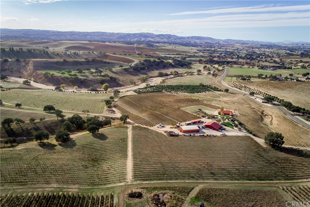 4295 Union Road Paso Robles, CA 93446 - Photo 39 of 39 a view of city and ocean