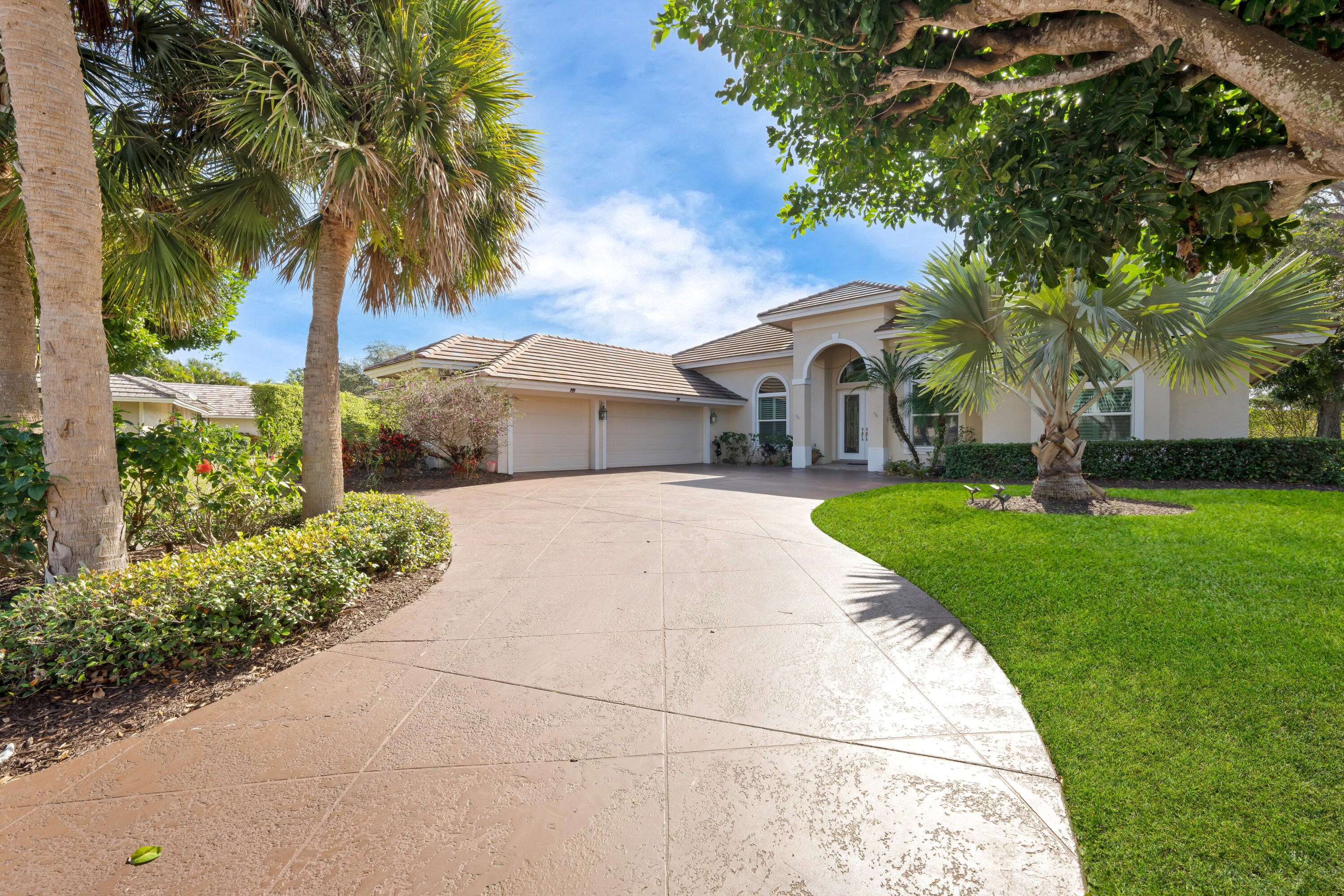 6024 Southeast Glen Eagle Way Stuart, FL 34997 - Photo 2 of 38 6024 SE Glen Eagle Way-0012