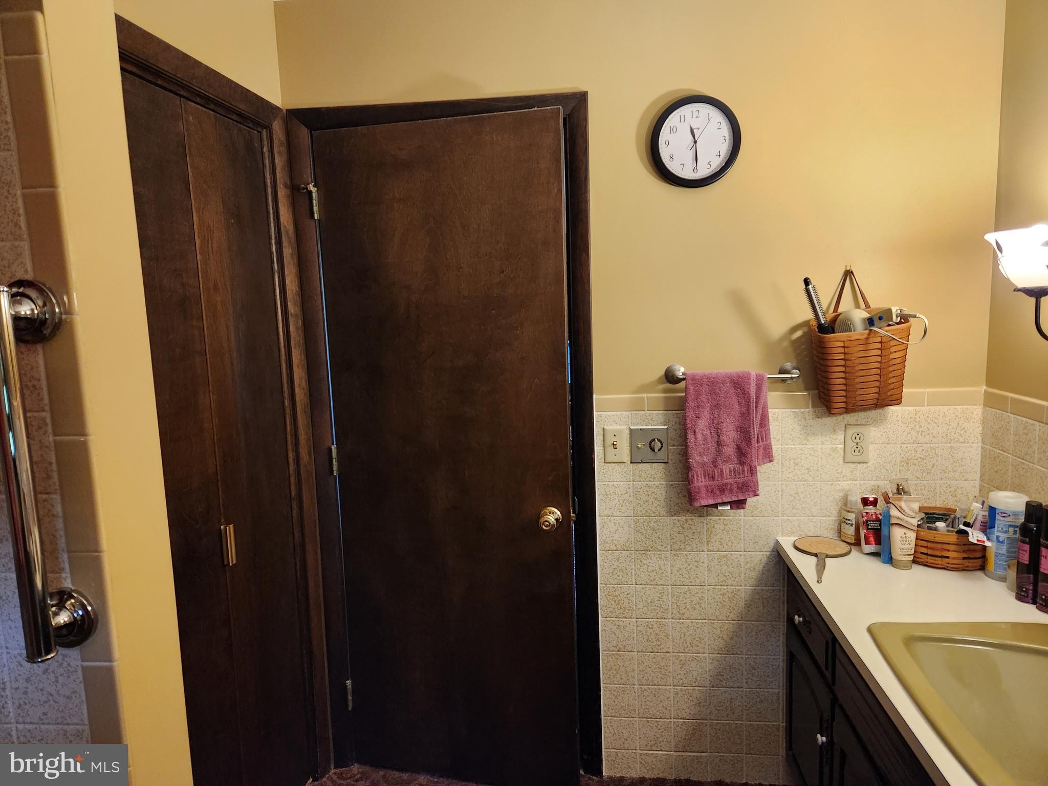 208 Oberholtzer Road Elizabethtown, PA 17022 - Photo 18 of 34 a bathroom with a sink and a mirror